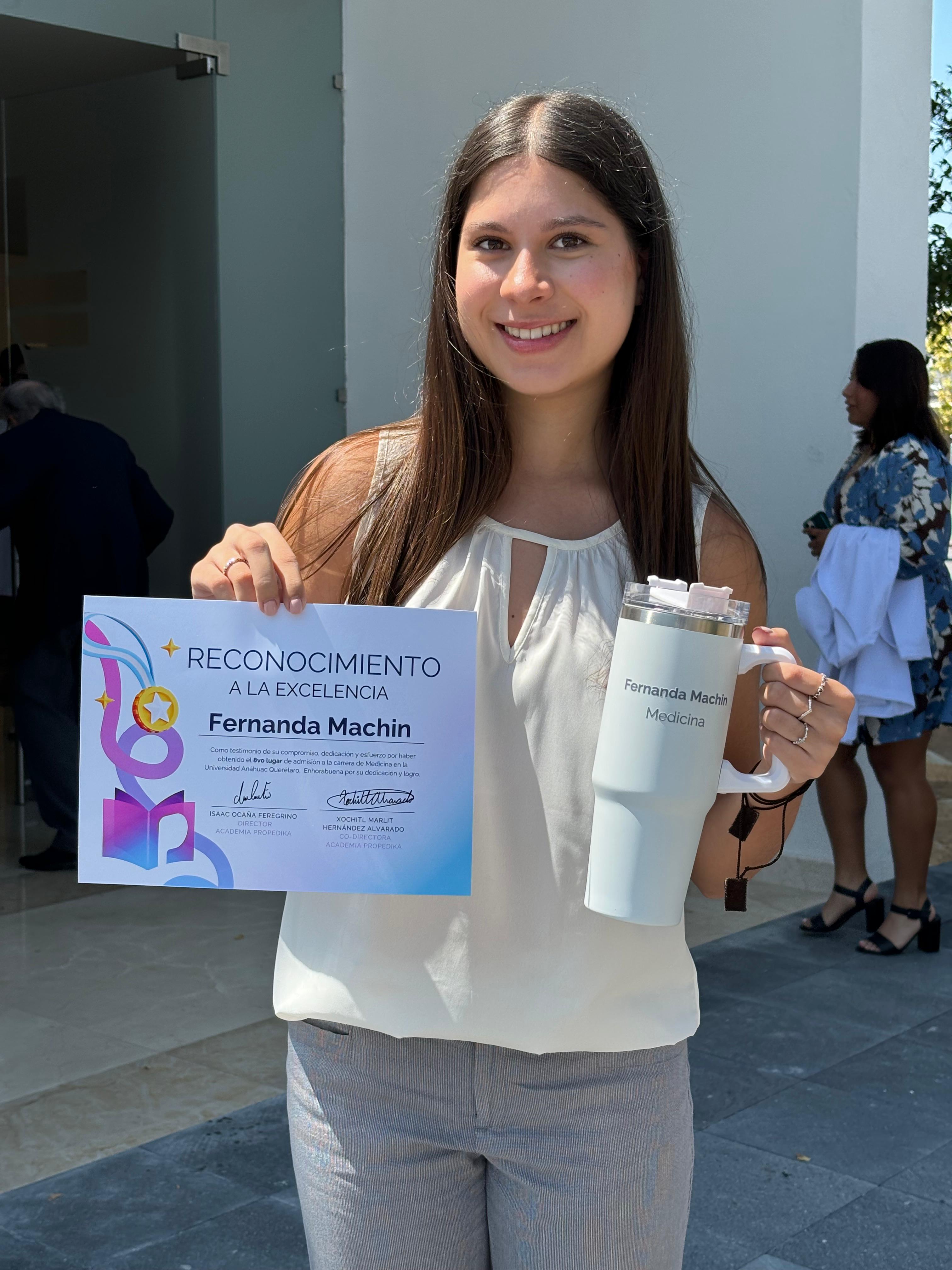 Alumnas de Propedika en práctica de disección